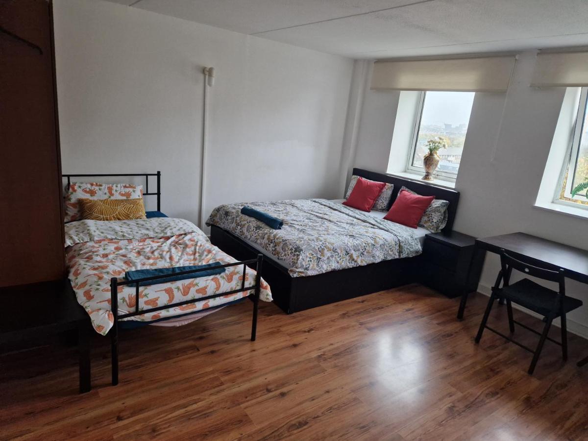 דירות לונדון Twin Bed For Guests מראה חיצוני תמונה