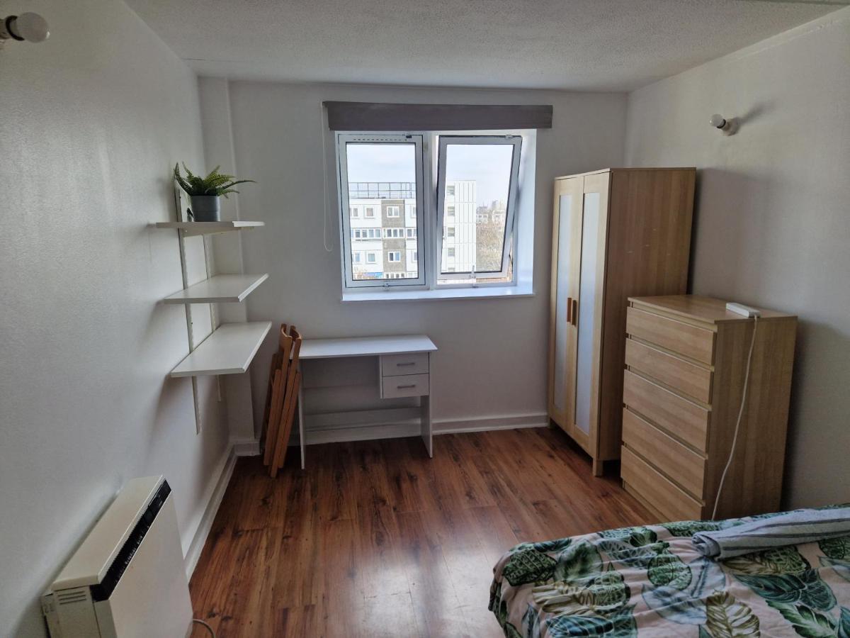 דירות לונדון Twin Bed For Guests מראה חיצוני תמונה