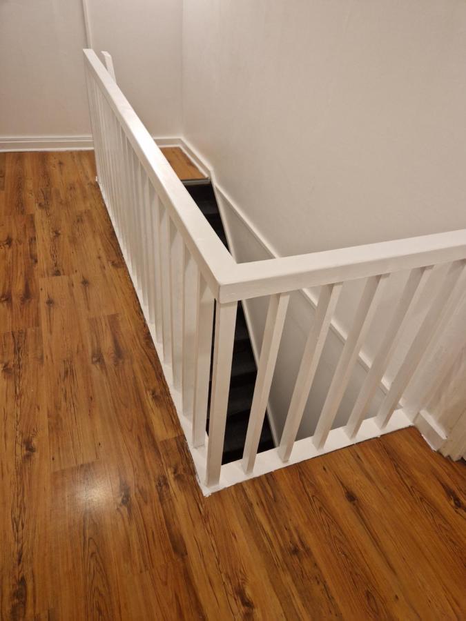 דירות לונדון Twin Bed For Guests מראה חיצוני תמונה